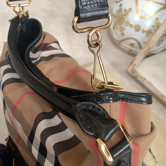 ♥️AUTHENTIC BURBERRY♥️ medium to large size - Picture 9 of 16